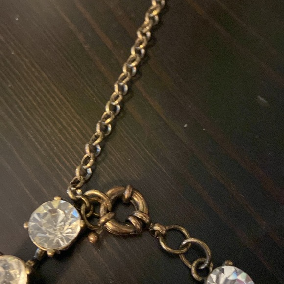 White crystal/faux diamond necklace - Picture 3 of 8